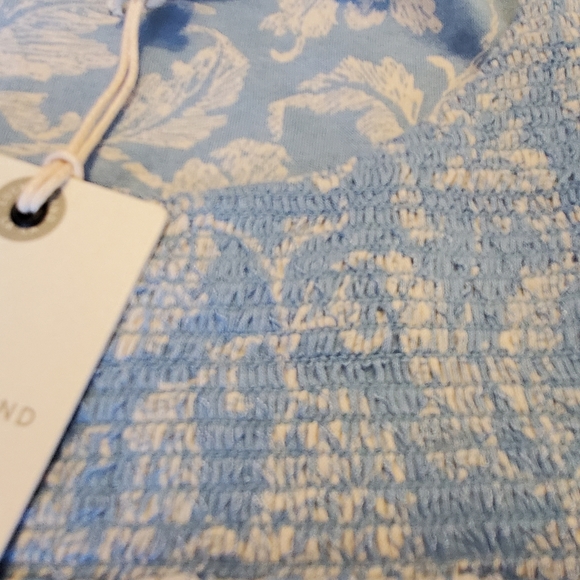 Lucky Brand smocked t-shirt. Small. - Picture 6 of 10